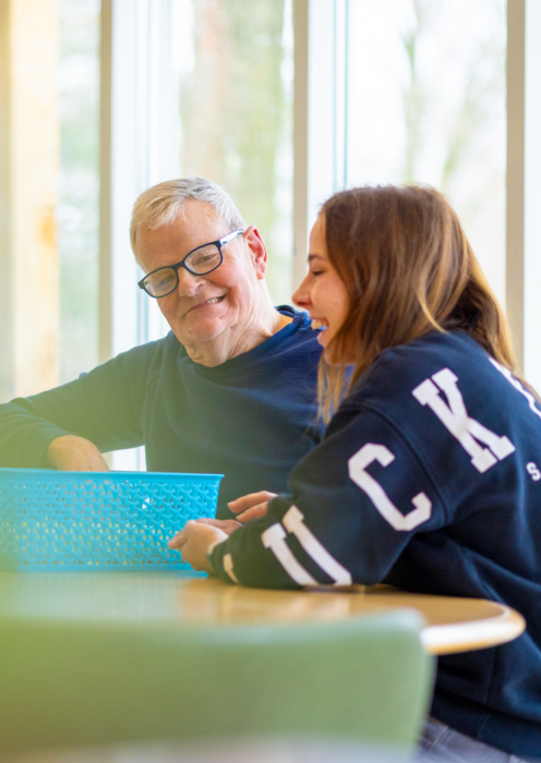 Careflex zorgprofessional en cliënt die samen lachen